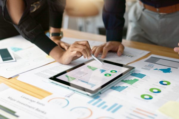 Zahlen-Analyse am Tablet